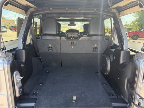 Used 2020 Jeep Wrangler Unlimited Sahara AWD/4WD image 10