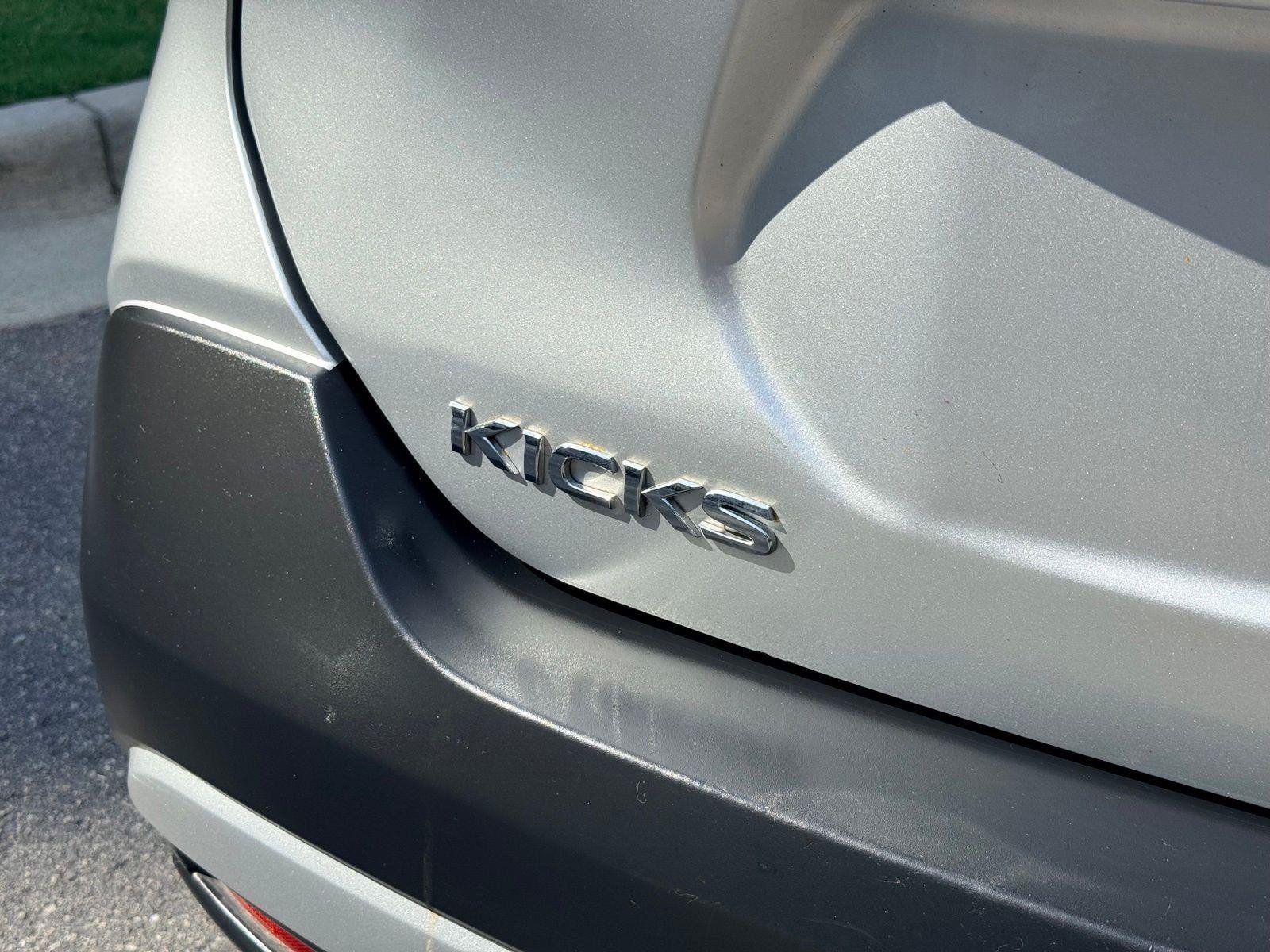 Used 2019 Nissan Kicks SR FWD image 11