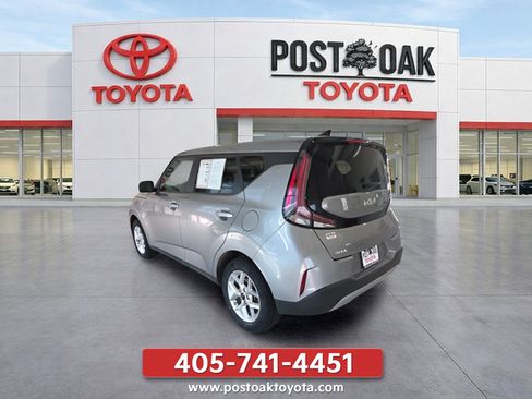 Used 2025 Kia Soul LX w/ LX Technology Package FWD image 3