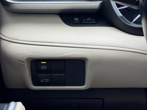 Used 2021 Toyota Highlander XLE image 25