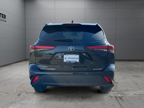 Used 2023 Toyota Highlander XLE AWD/4WD image 4