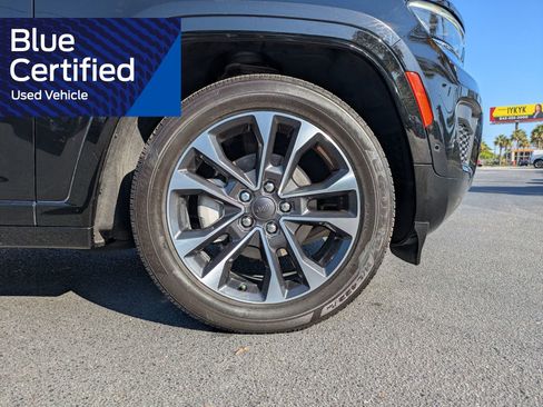 Used 2022 Jeep Grand Cherokee Overland w/ Luxury Tech Group IV AWD/4WD image 12