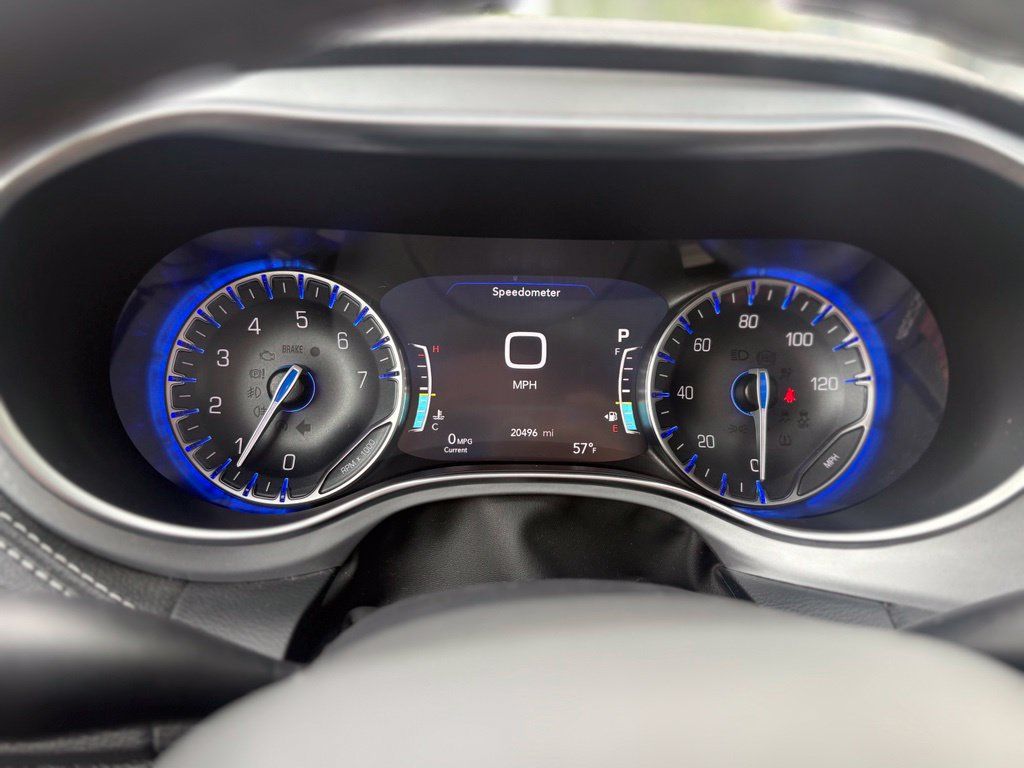 Used 2025 Chrysler Pacifica Limited FWD image 44