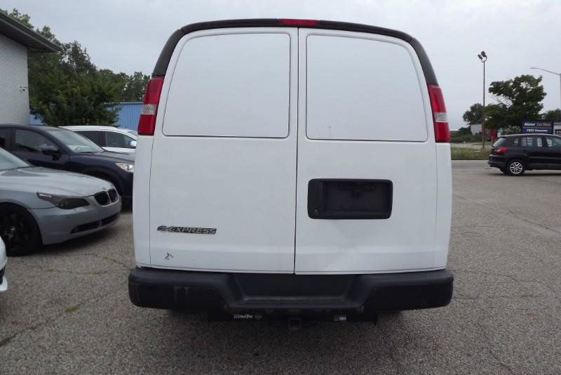 Used 2017 Chevrolet Express 2500 RWD image 5