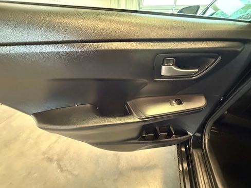 Used 2015 Toyota Camry SE FWD image 22