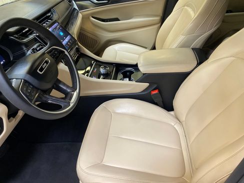 Used 2024 Jeep Grand Cherokee Limited AWD/4WD image 21