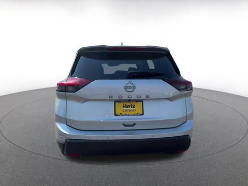 Used 2025 Nissan Rogue SV FWD image 10