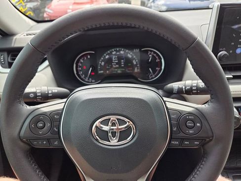 Used 2025 Toyota RAV4 XLE Premium FWD image 29