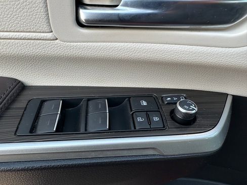 Used 2024 Toyota Sienna Platinum image 15