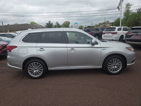 Used 2022 Mitsubishi Outlander LE AWD/4WD image 2