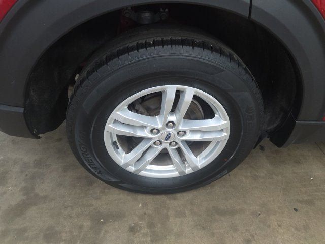 Used 2023 Ford Explorer XLT w/ Equipment Group 202A AWD/4WD image 10