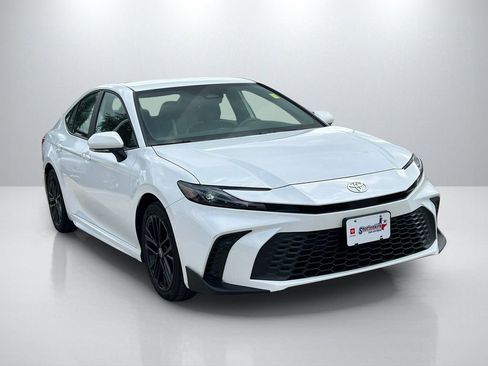 Certified 2025 Toyota Camry SE image 3