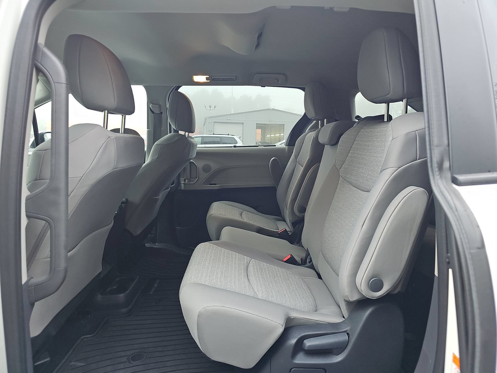 Used 2024 Toyota Sienna LE AWD/4WD image 12