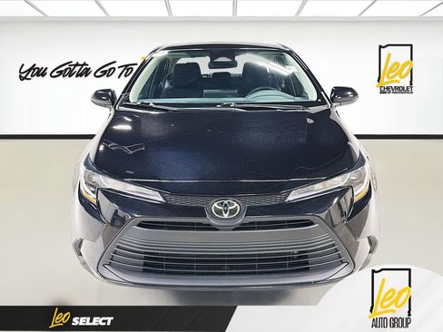 Used 2024 Toyota Corolla LE FWD image 2