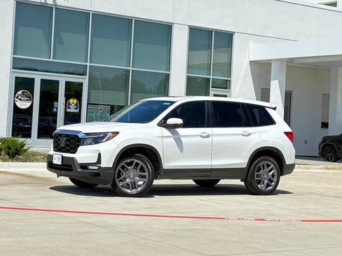 Used 2023 Honda Passport EX-L image 2