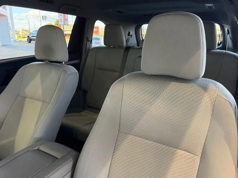 Used 2015 Toyota Highlander LE image 19