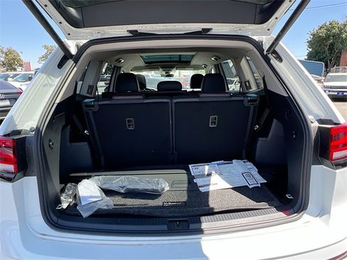 New 2024 Volkswagen Atlas Peak Edition SE image 26