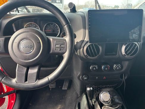 Used 2015 Jeep Wrangler Unlimited Sport w/ Connectivity Group image 10