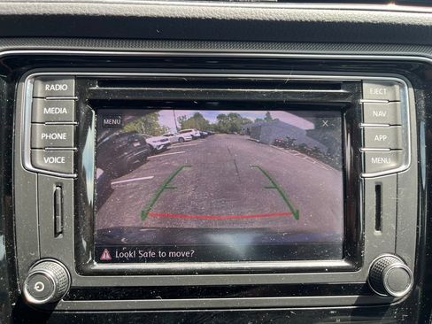 Used 2018 Volkswagen Passat 2.0T SEL Premium FWD image 18
