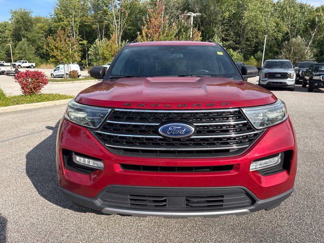 Used 2020 Ford Explorer XLT w/ Equipment Group 202A AWD/4WD image 2