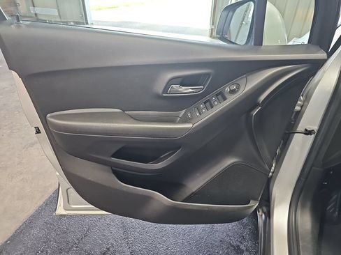 Used 2020 Chevrolet Trax LS w/ Tint and Cruise Package AWD/4WD image 26