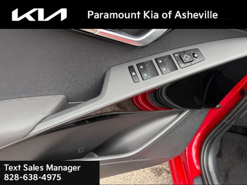 New 2025 Kia Niro EX image 25