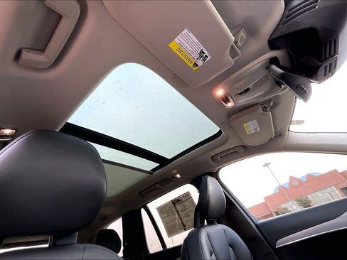 Used 2021 Volvo XC90 T5 Momentum image 30