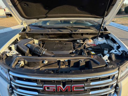 Used 2023 GMC Acadia SLT image 31