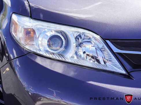 Used 2019 Toyota Sienna XLE w/ XLE Navigation Package FWD image 15