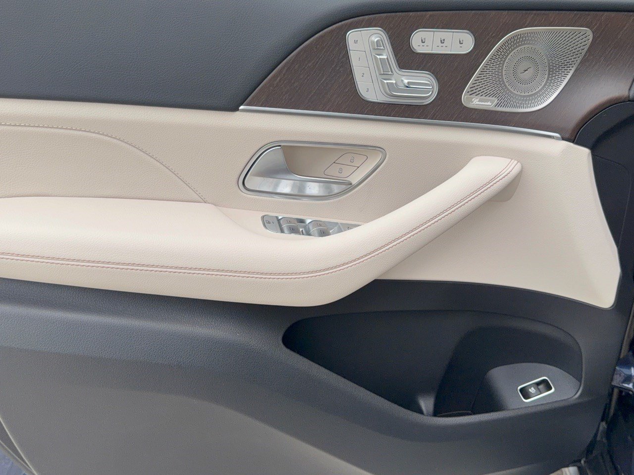 New 2027 Mercedes-Benz GLS 450 4MATIC image 14