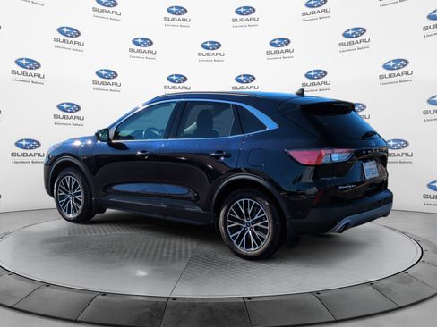 Used 2021 Ford Escape Titanium w/ Titanium Premium Package FWD image 4
