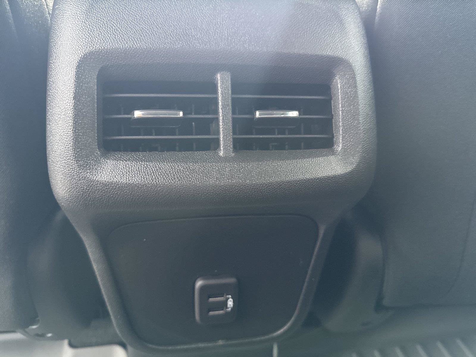 Used 2023 Chevrolet Equinox LT FWD image 27