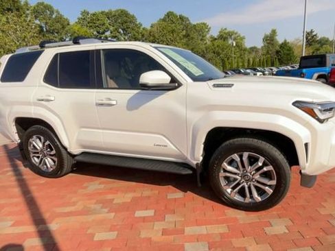 Used 2025 Toyota 4Runner Limited AWD/4WD image 3