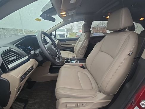 Used 2024 Honda Odyssey Touring image 13