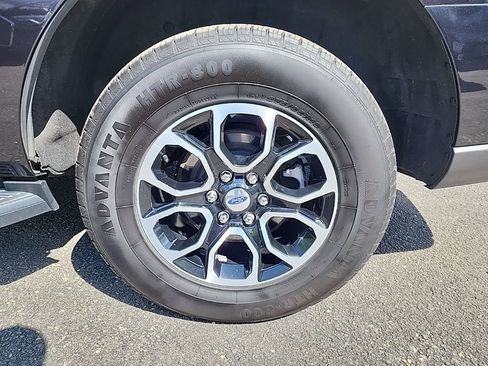 Used 2024 Ford Expedition XLT AWD/4WD image 4
