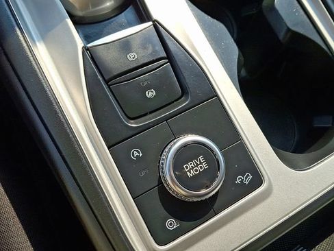 Used 2023 Ford Explorer XLT AWD/4WD image 24