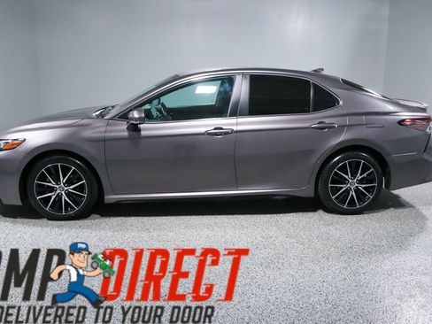 Used 2022 Toyota Camry SE FWD image 10