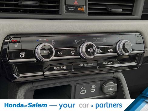 New 2025 Honda Pilot Touring image 21