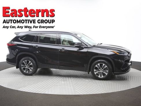 Used 2021 Toyota Highlander XLE AWD/4WD image 48