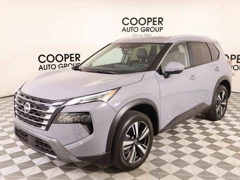 Used 2025 Nissan Rogue SL w/ SL Premium Package image 10