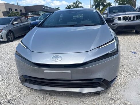 Used 2023 Toyota Prius XLE FWD image 2