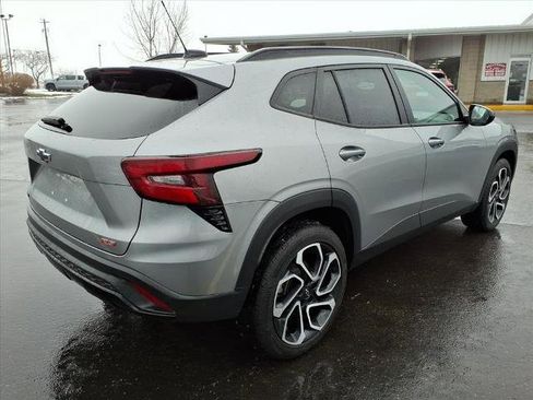 Used 2025 Chevrolet Trax RS image 5