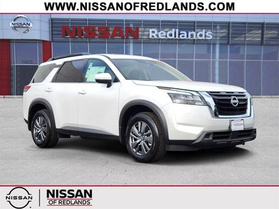 New 2025 Nissan Pathfinder SV w/ SV Premium Package