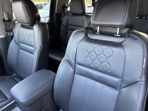 Used 2024 Nissan Frontier SL w/ Technology Package image 6