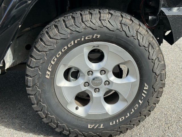 Used 2015 Jeep Wrangler Unlimited Sahara AWD/4WD image 12