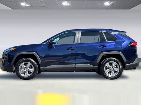 Used 2025 Toyota RAV4 XLE AWD/4WD image 2
