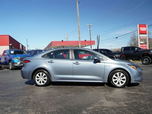 Used 2025 Toyota Corolla LE image 2