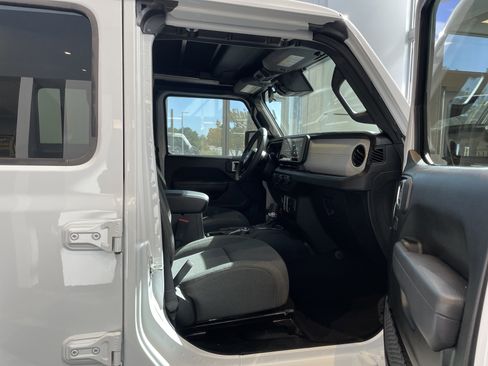 Used 2025 Jeep Wrangler Sport S image 35