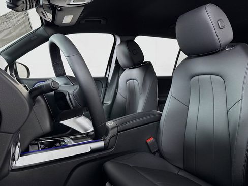 New 2025 Mercedes-Benz GLB 250 image 16