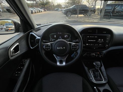 Used 2024 Kia Soul LX w/ Option Group 015 image 11